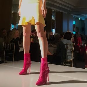 CLEAR HOT PINK POINTED TOE BOOTIES💖💖💖💖